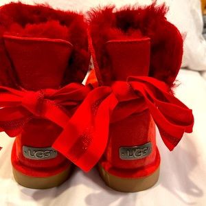 Ugg boots; Ribbon tie